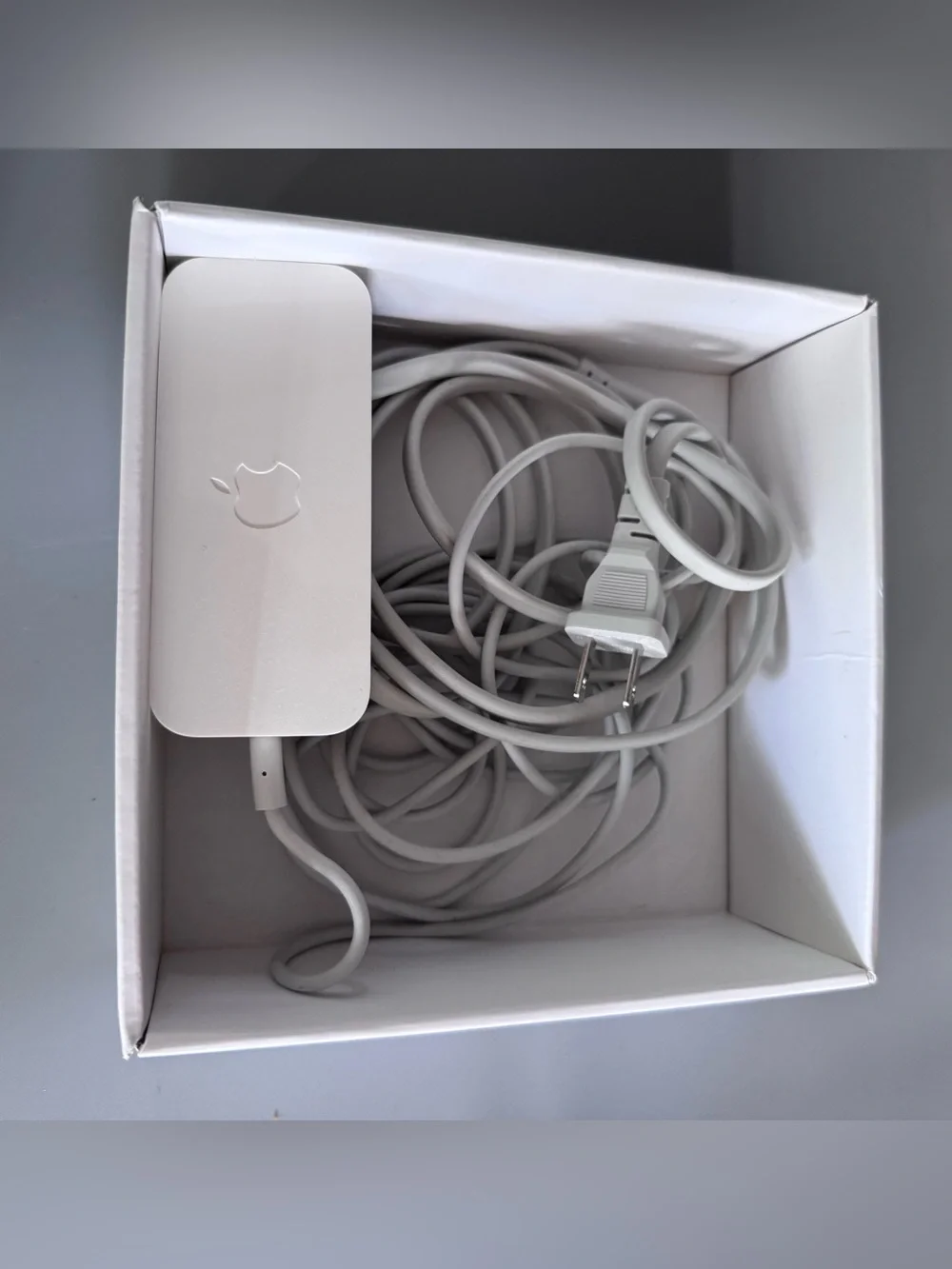 Apple AirPort Extreme A1354 4th Gen WiFi Router MC340LL/A w/ Box Power Adapter.